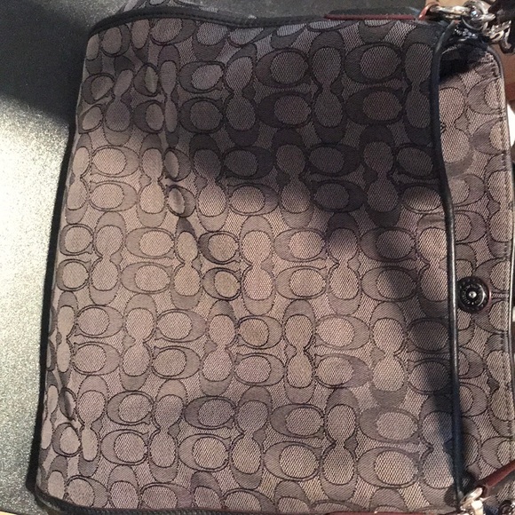 Coach purse. - Picture 3 of 4